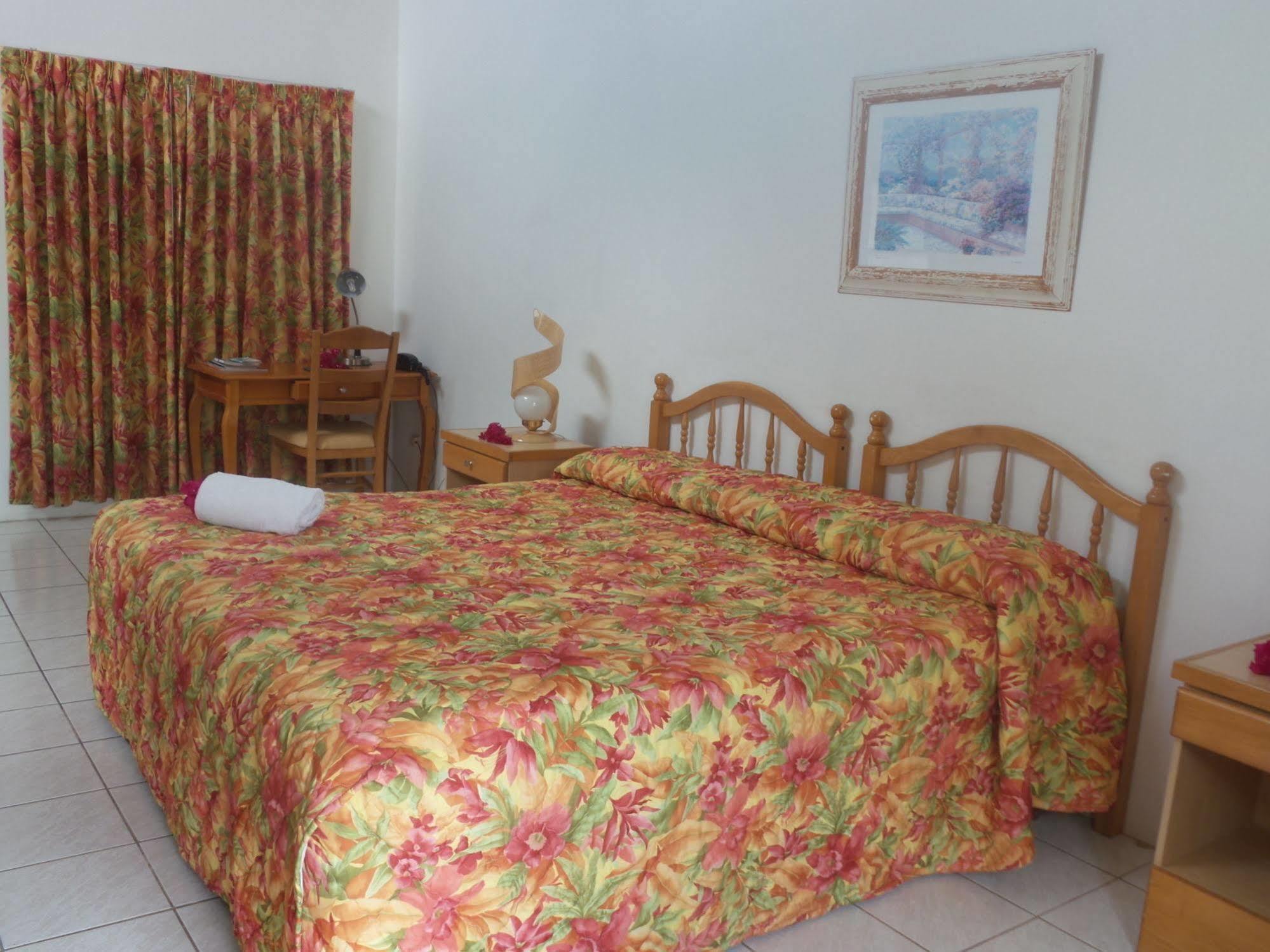 Anchorage Inn Dickenson Bay 外观 照片