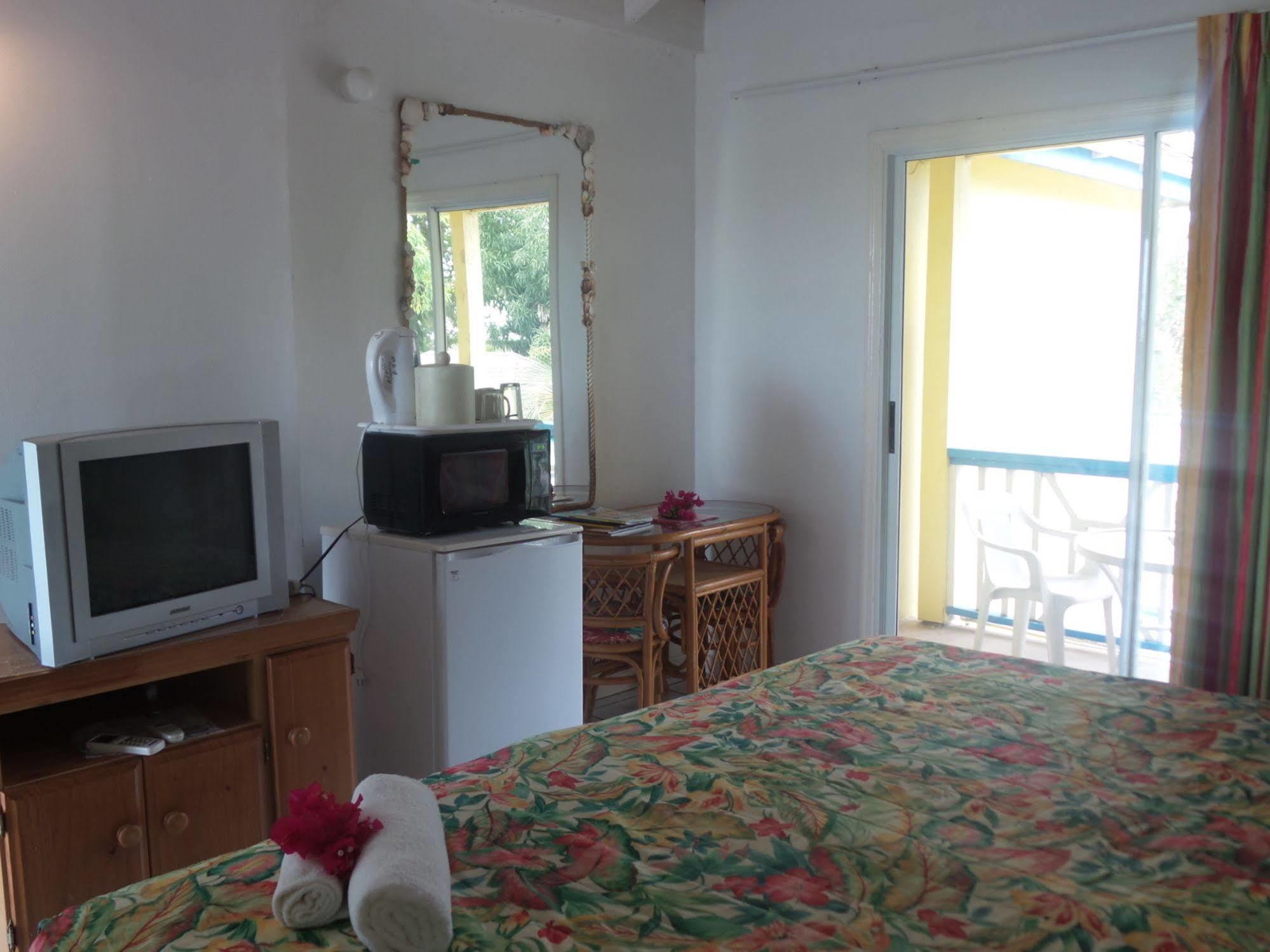 Anchorage Inn Dickenson Bay 外观 照片