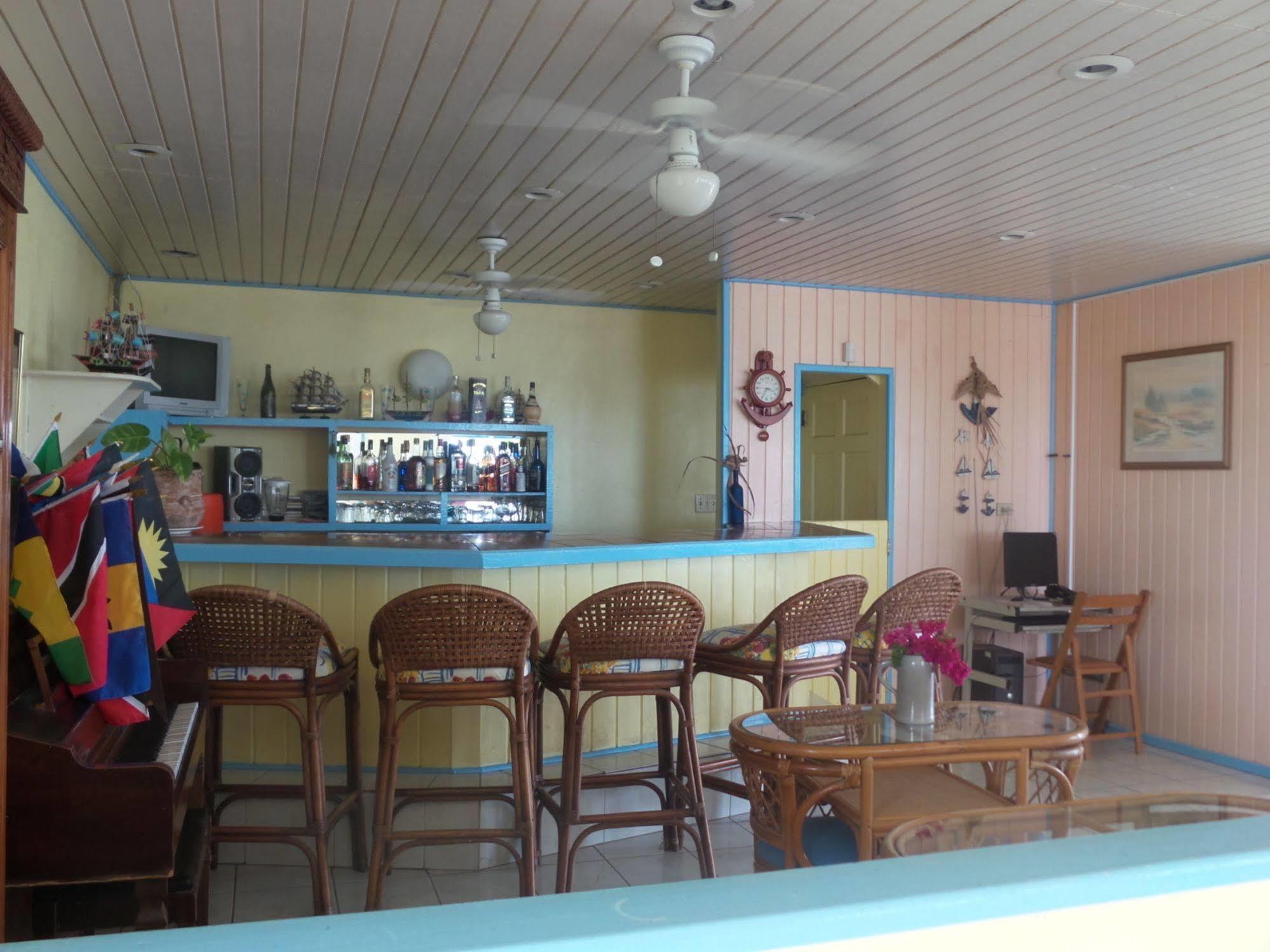 Anchorage Inn Dickenson Bay 外观 照片