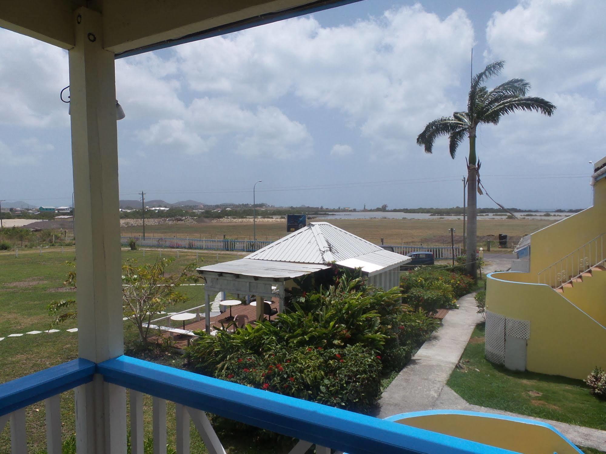 Anchorage Inn Dickenson Bay 外观 照片